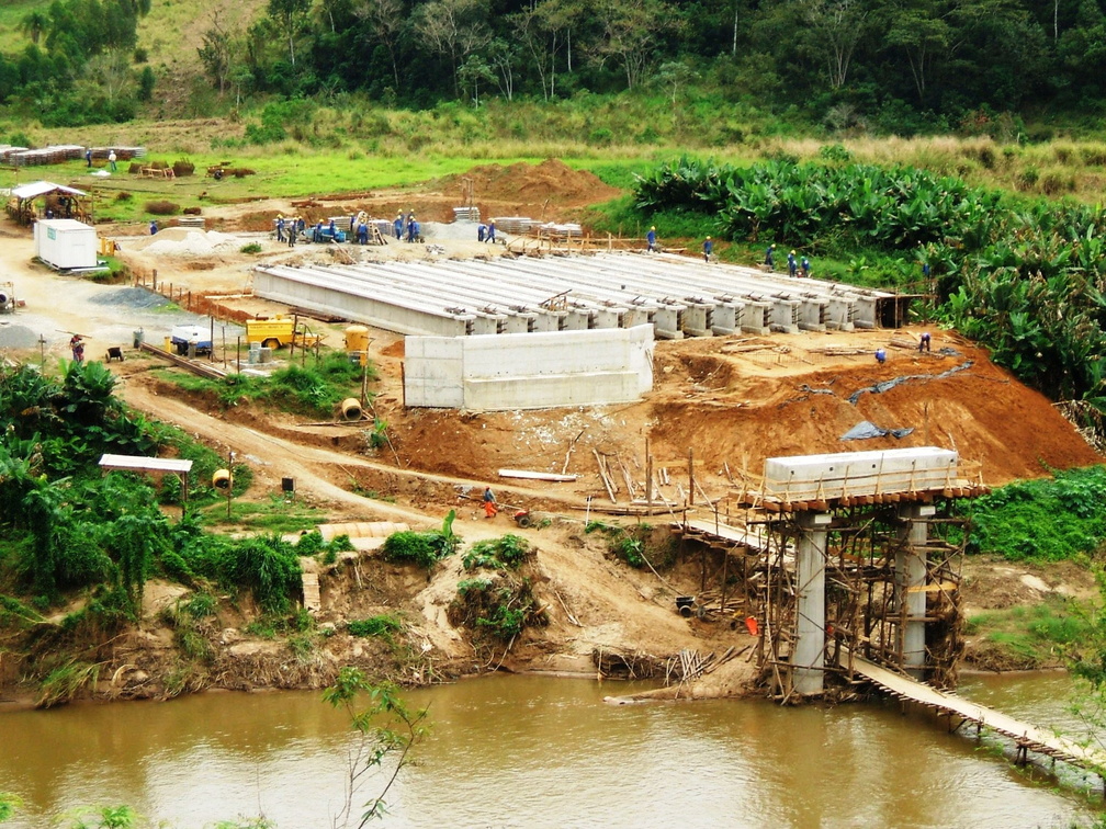 Disposição das longarinas e infra-estrutura da ponte.